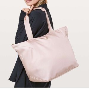 Lululemon Acute Tote 23L Misty colour